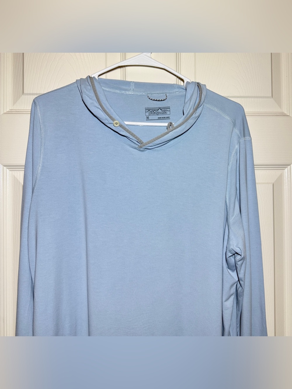 Patagonia Men's Tropic Comfort Natural Hoody Lightweight Thumb Hole Light Blue M